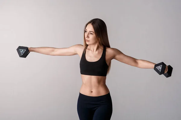 Chica Musculosa Fuerte Haciendo Ejercicio Con Pesas Foto Chica Deportiva —  Fotos de Stock