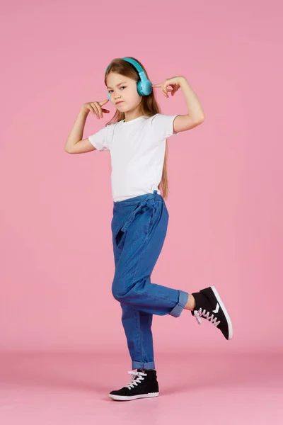 Dancing Singing Teenager Listen Music Recommended Music Based Initial Interest — Stock Photo, Image