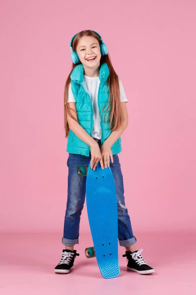 Hermosa Niña Rubia Años Con Chaqueta Posando Aislada Sobre Fondo — Foto de Stock