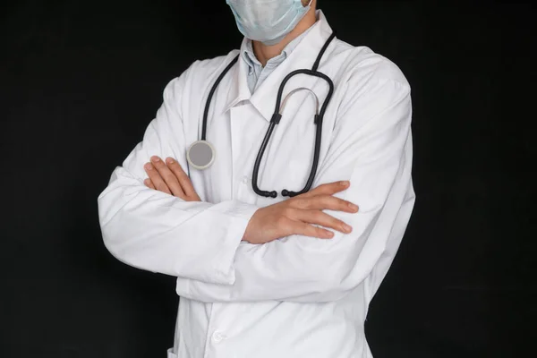 Doctor Masculino Sobre Fondo Negro Con Estetoscopio Las Manos Cerca — Foto de Stock
