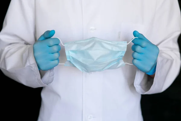 Ιατρική Μάσκα Ιατρικές Προστατευτικές Μάσκες Χέρια Γιατρού Νοσηλευτή Που Απομονώνονται — Φωτογραφία Αρχείου