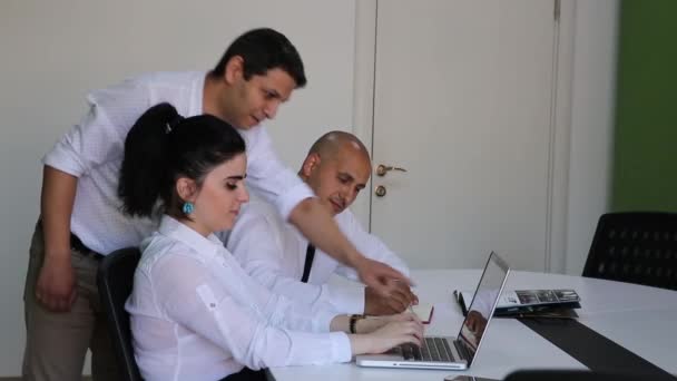 Team of three Caucasian business people in city clothes meeting in a modern office boardroom. They are discussing ideas for their business development. — Stock Video