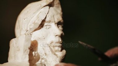 Heykeltraş iş alçı ile