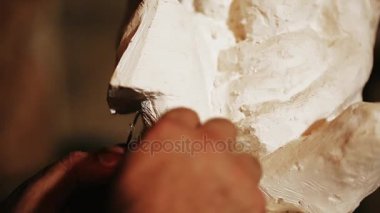 Heykeltraş iş alçı ile