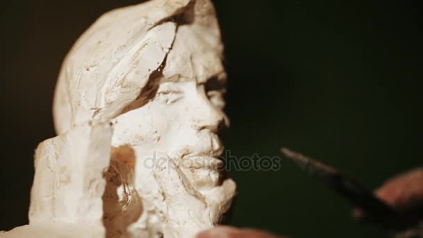 Sculptor work with gypsum — Stock Video