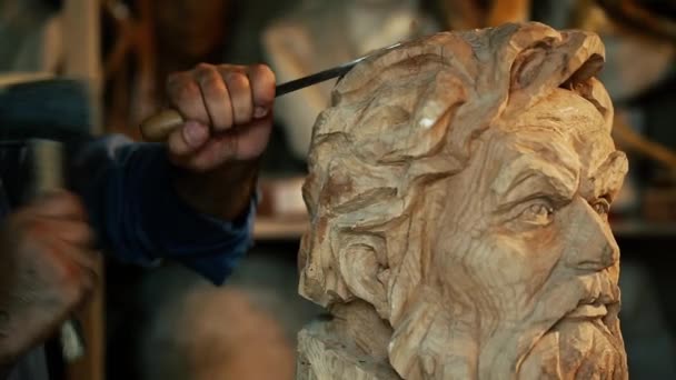 Sculptor working with wooden statue and carving wood — Stock Video