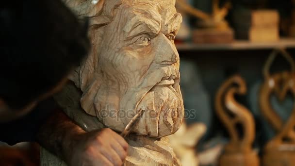 Sculptor working with wooden statue and carving wood — Stock Video