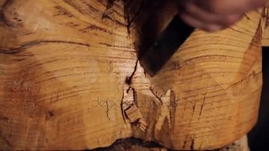 Luthier maker atölye ve klasik müzik aletleri müzik aletleri - tar - Ulusal Azeri müzik aleti yapma. Test ve eski müzik aleti işçiliği. Luthier çalışma.
