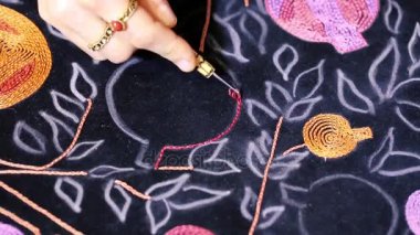 Nakış sanat ve nakış, kanca motifleri vardır iyi bilinen çiçek tasarımları/el sanatları/tarafından yapılan deneyimli Usta'nın iğne iş, Azərbaycanda iyi nakış. Eski vintage sanat.
