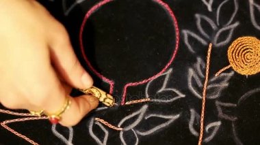 Nakış sanat ve nakış, kanca motifleri vardır iyi bilinen çiçek tasarımları/el sanatları/tarafından yapılan deneyimli Usta'nın iğne iş, Azərbaycanda iyi nakış. Eski vintage sanat.
