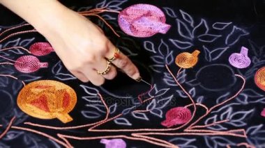 Nakış sanat ve nakış, kanca motifleri vardır iyi bilinen çiçek tasarımları/el sanatları/tarafından yapılan deneyimli Usta'nın iğne iş, Azərbaycanda iyi nakış. Eski vintage sanat.