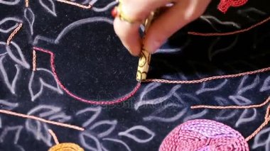 Nakış sanat ve nakış, kanca motifleri vardır iyi bilinen çiçek tasarımları/el sanatları/tarafından yapılan deneyimli Usta'nın iğne iş, Azərbaycanda iyi nakış. Eski vintage sanat.