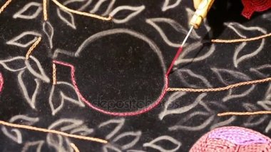 Nakış sanat ve nakış, kanca motifleri vardır iyi bilinen çiçek tasarımları/el sanatları/tarafından yapılan deneyimli Usta'nın iğne iş, Azərbaycanda iyi nakış. Eski vintage sanat.