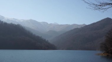 Göl Göygöl Azerbaycan orman su ve gökyüzü manzara video