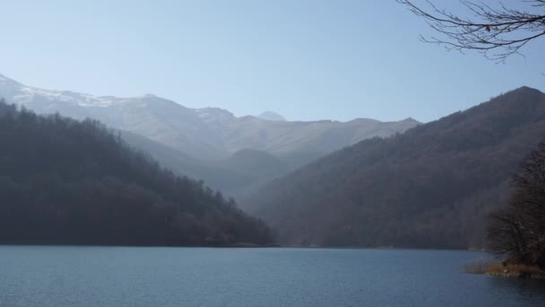 Lake Goygol Azerbaijan forest water and sky in landscape video — Stock Footage Lake Goygol Azerbaijan forest water and sky in landscape video Stock Video