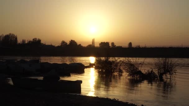 Sonnenuntergang am Fluss - Azerbaidschanische Landschaften — Stockvideo