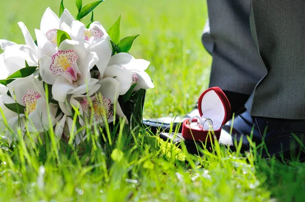 Bouquet e anelli per matrimoni — Foto Stock