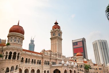 Sultan Abdul Samad binası Merdeka Meydanı 'nın önünde, Kuala Lumpur