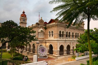 Sultan Abdul Samad binası Merdeka Meydanı 'nın önünde, Kuala Lumpur