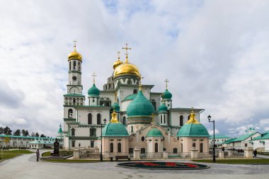 Moskova 'dan 50 kilometre uzaklıktaki yeni Kudüs Stavropol manastırının manzarası İsrail topraklarına çok benzer. Kutsal Mezar Kilisesi 'nin durduğu yer..