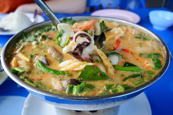 Sopa de Tom Yum, comida tailandesa —  Fotos de Stock