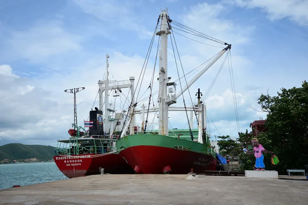 Songkhla, Thaiföld - szeptember 19,2016: csónak a móló — Stock Fotó