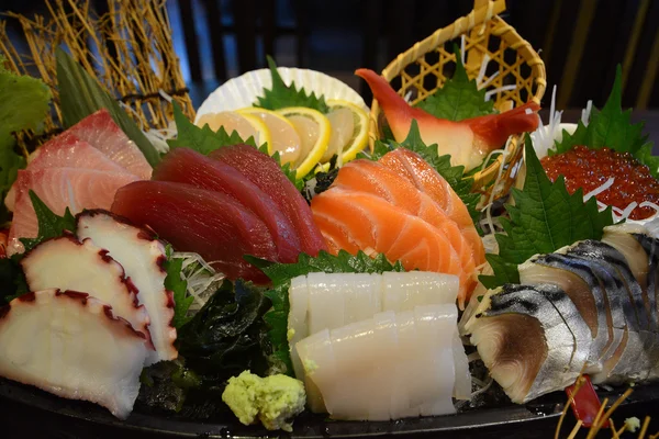 日本食スタイルとホタテ、鮮魚刺身セット — ストック写真