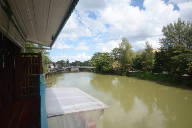 Nehir Manzaralı evin terasından