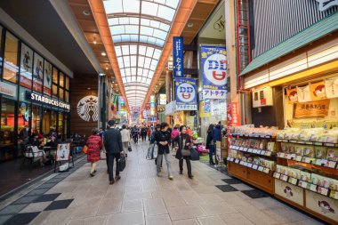 Shinsaibashi, Osaka, Japonya - Aralık, 2016: Osaka Dotonburi alanında.