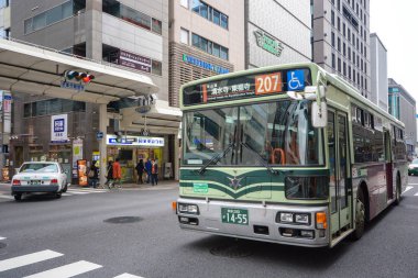 Kyoto, Japonya - 4 Aralık 2016: Kyoto şehir otobüs 