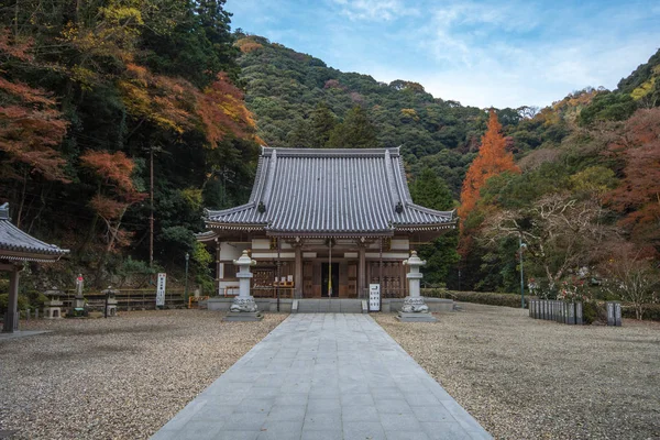 Templo no Minoo Park na temporada de outono, Minoh, Osaka, Kansai, Jap — Fotografia de Stock