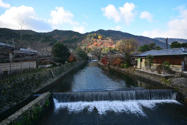 岚山。它是一个令人愉快、 旅游观光区京都附近. — 图库照片