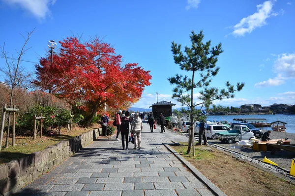 Arashiyama, people waliking along the Oi river — Stock Photo, Image