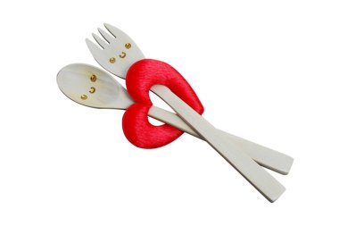 El yapımı gülümseme tahta kaşık ve halk ile kırmızı kalp şekli isolat