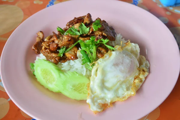 Fried Pork and Garlic with fried egg on rice, thai food — Stock Photo, Image