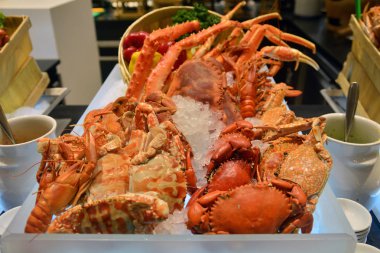 Buz, otel büfe line buharda pişmiş Yengeç