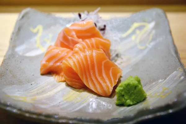 Sashimi σολομού με wasabi γκουρμέ ιαπωνική κουζίνα — Φωτογραφία Αρχείου
