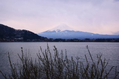 MT Fuji Gölü Kawaguchiko gün batımı ile