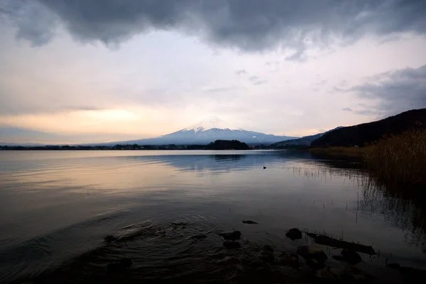 Reflection of Mt Fuji at lake Kawaguchiko with sunset — Stock Photo, Image