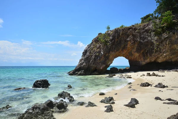 Güzel beach Koh Khai, Thailand taş kemer ile