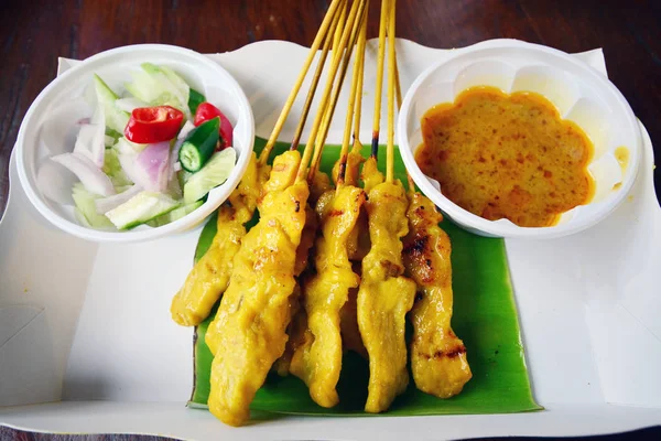 돼지고기 Satay 땅콩 소스와 함께 태국 음식 — 스톡 사진