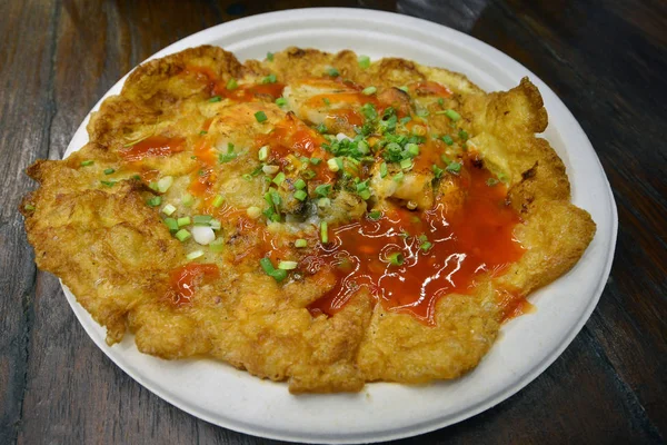 Oysters fried in egg batter, Oyster omelette — Stock Photo, Image