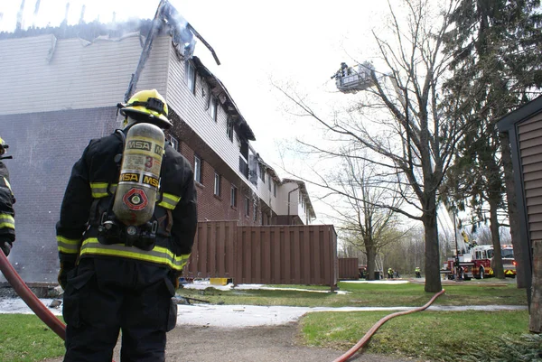 Editoryal apartmanda yangın