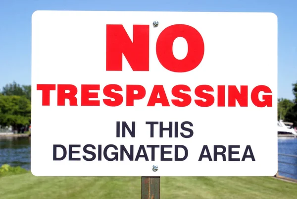 No Trespassing Signage — Stock Photo, Image