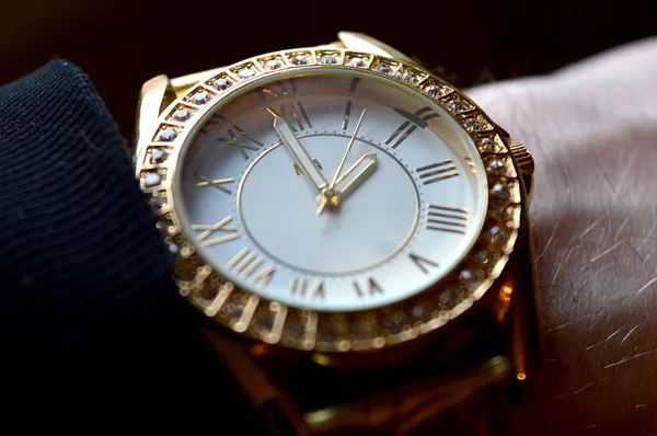 Lujoso reloj de oro — Foto de Stock