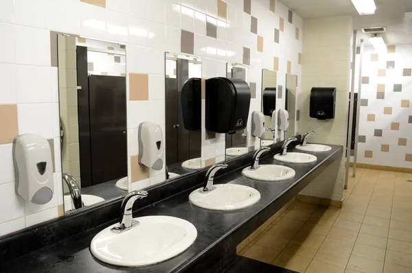 Sala de lavagem pública — Fotografia de Stock