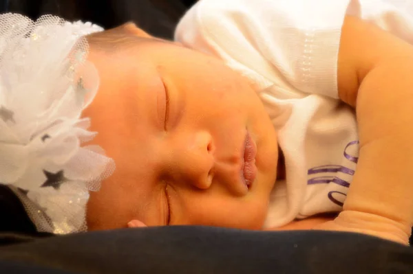 新出生的婴儿女孩 — 图库照片