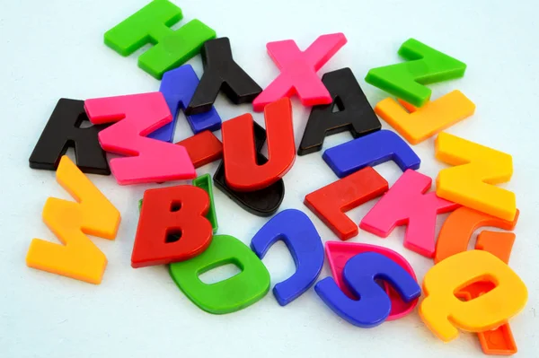 Gros Plan Nombreuses Pièces Apprentissage Alphabet Coloré Avec Petit Aimant — Photo