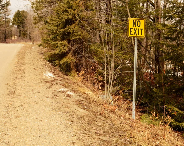 View Rocky Backroad Nowhere Sign Stating Dead End Ahead — Stockfoto