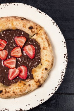 Pizza napolitana nutella prato deliciosa morango